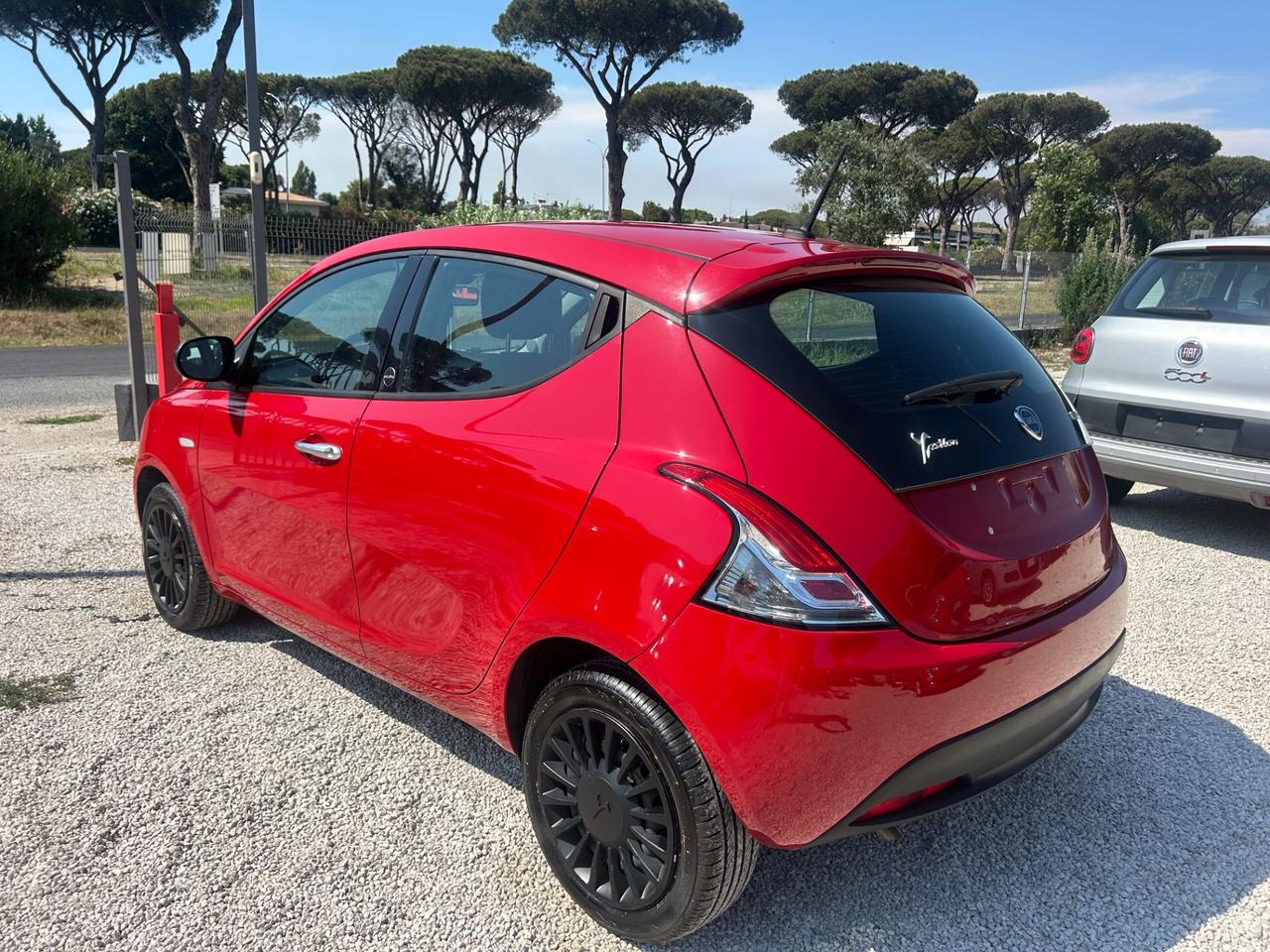 Lancia Ypsilon 1.0 FireFly 5 porte S&S Hybrid Ecochic Silver