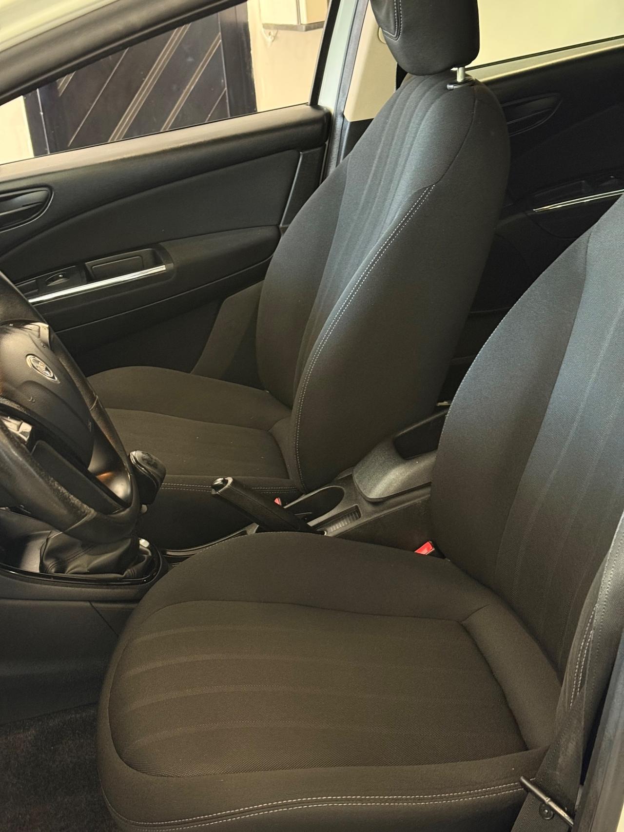 Lancia Delta 1.6 MJT DPF Silver