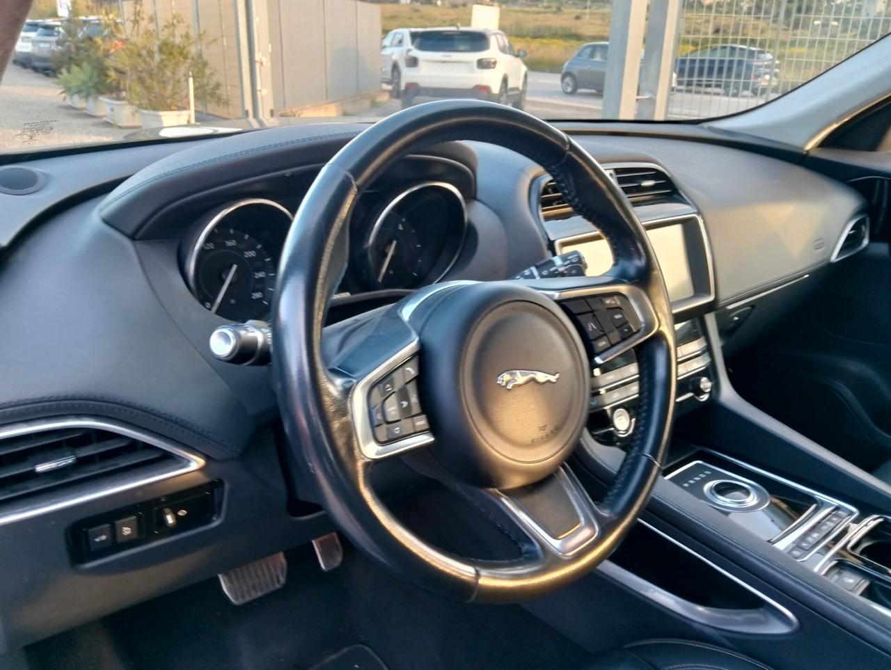 Jaguar F-Pace 2.0 D 180 CV AWD aut. Portfolio