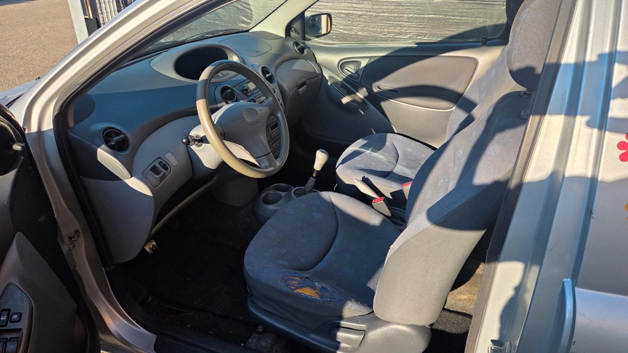 Toyota Yaris 1.0i 16V cat 3 porte Sol