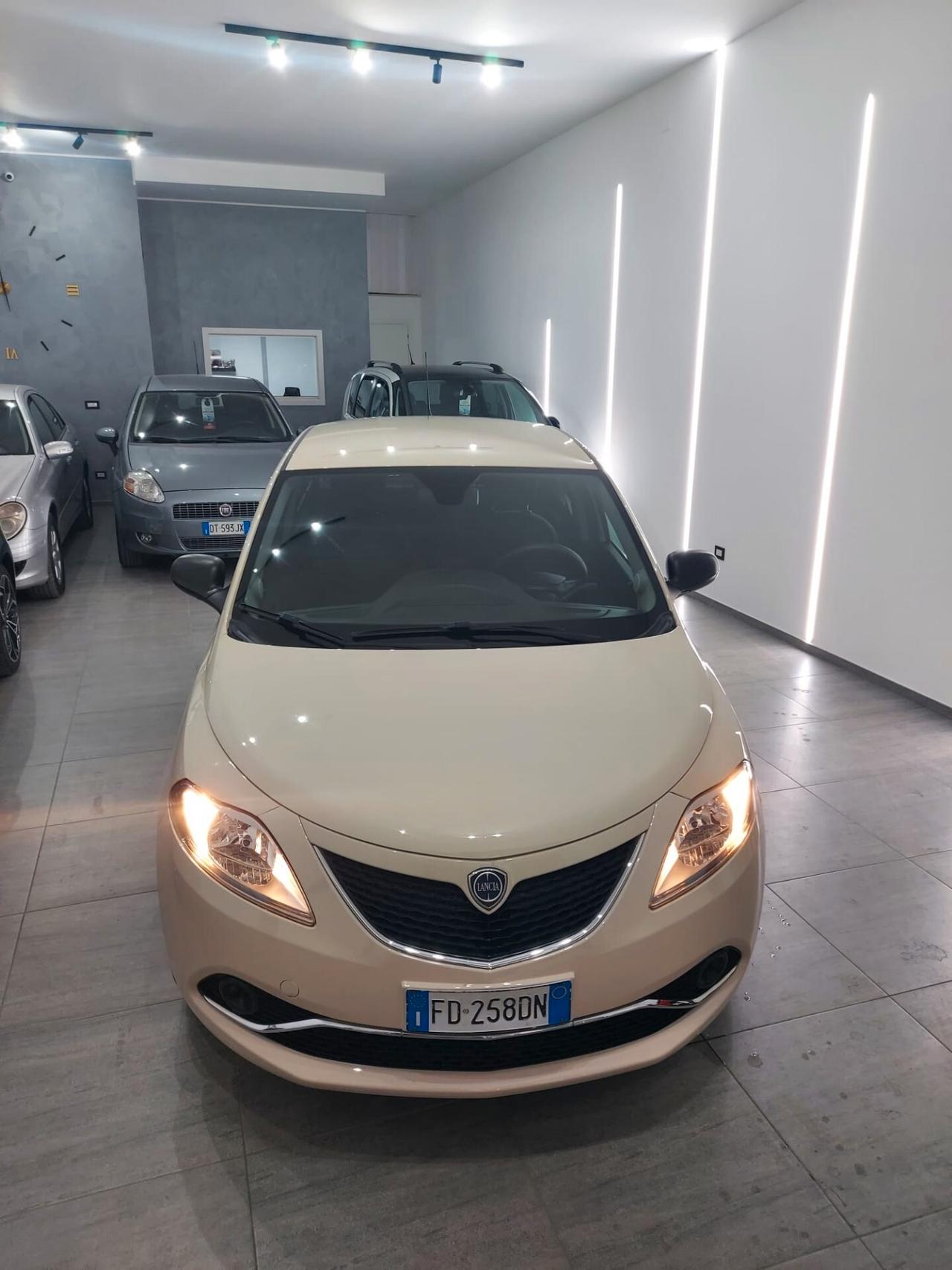 Lancia Ypsilon 1.2 69 CV 5 porte GPL Ecochic Silver