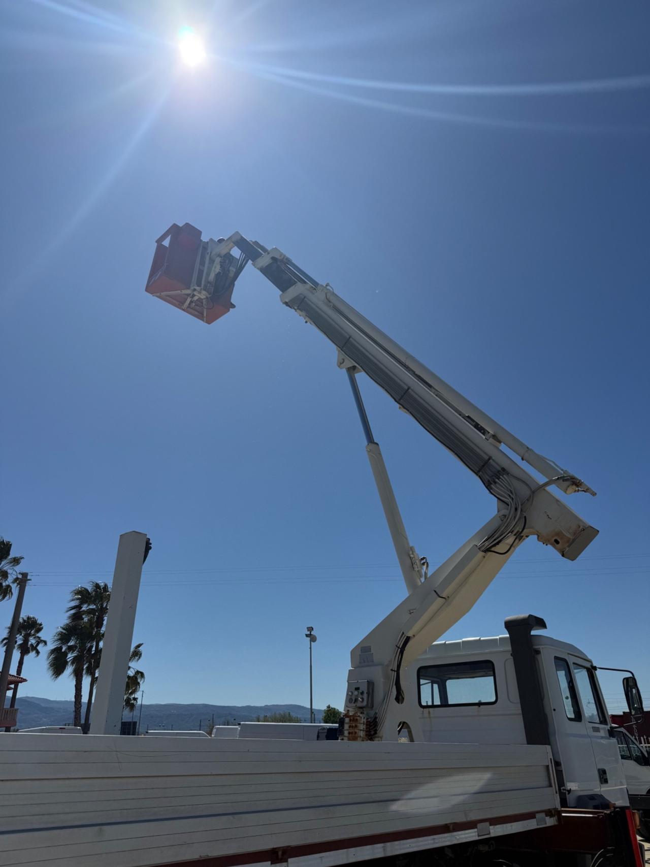 Iveco 115-17 PIATTAFORMA BIZZOCCHI 18 Mt