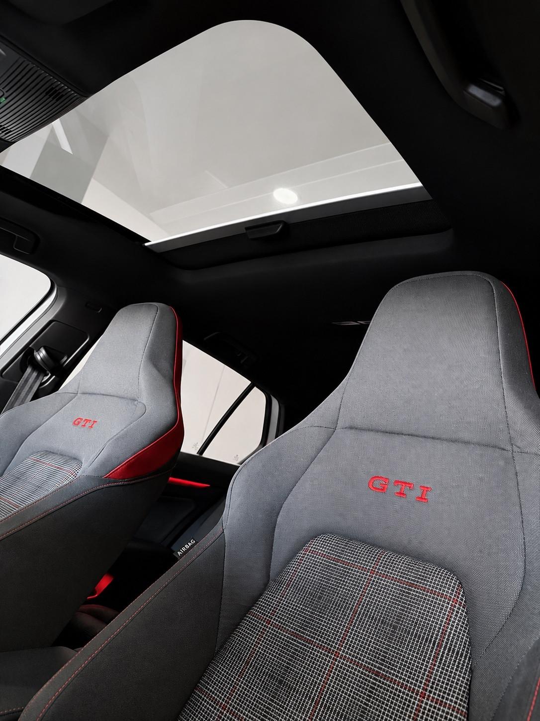 Volkswagen Golf GTI 2.0 Black style TSI DSG