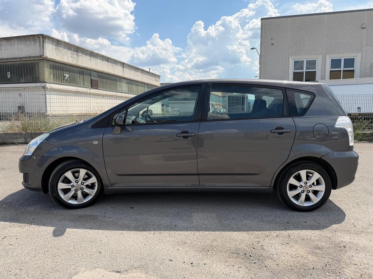 Toyota Corolla Verso D-4D Sol