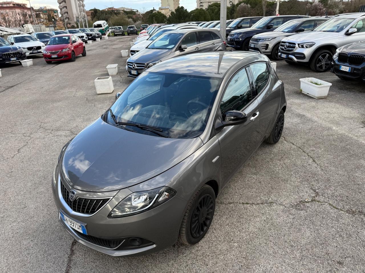 Lancia Ypsilon 1.0 FireFly 5 porte S&S Hybrid Ecochic Silver