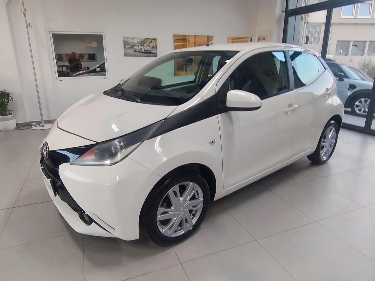 Toyota Aygo 1.0 VVT-i 69 CV 5 porte x-play