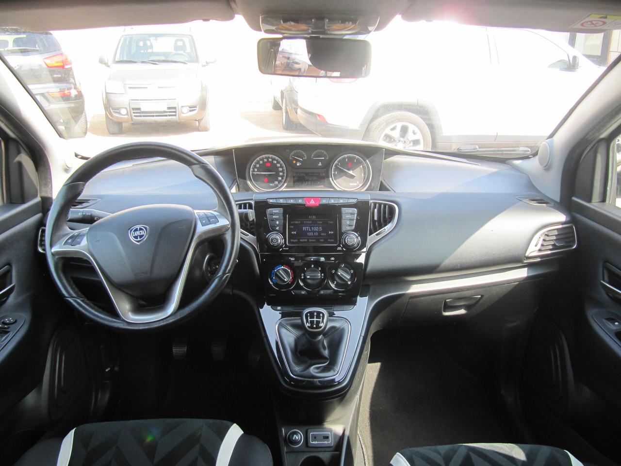 Lancia Ypsilon 1.3 MJT 16V 95 CV 5 porte S&S Silver