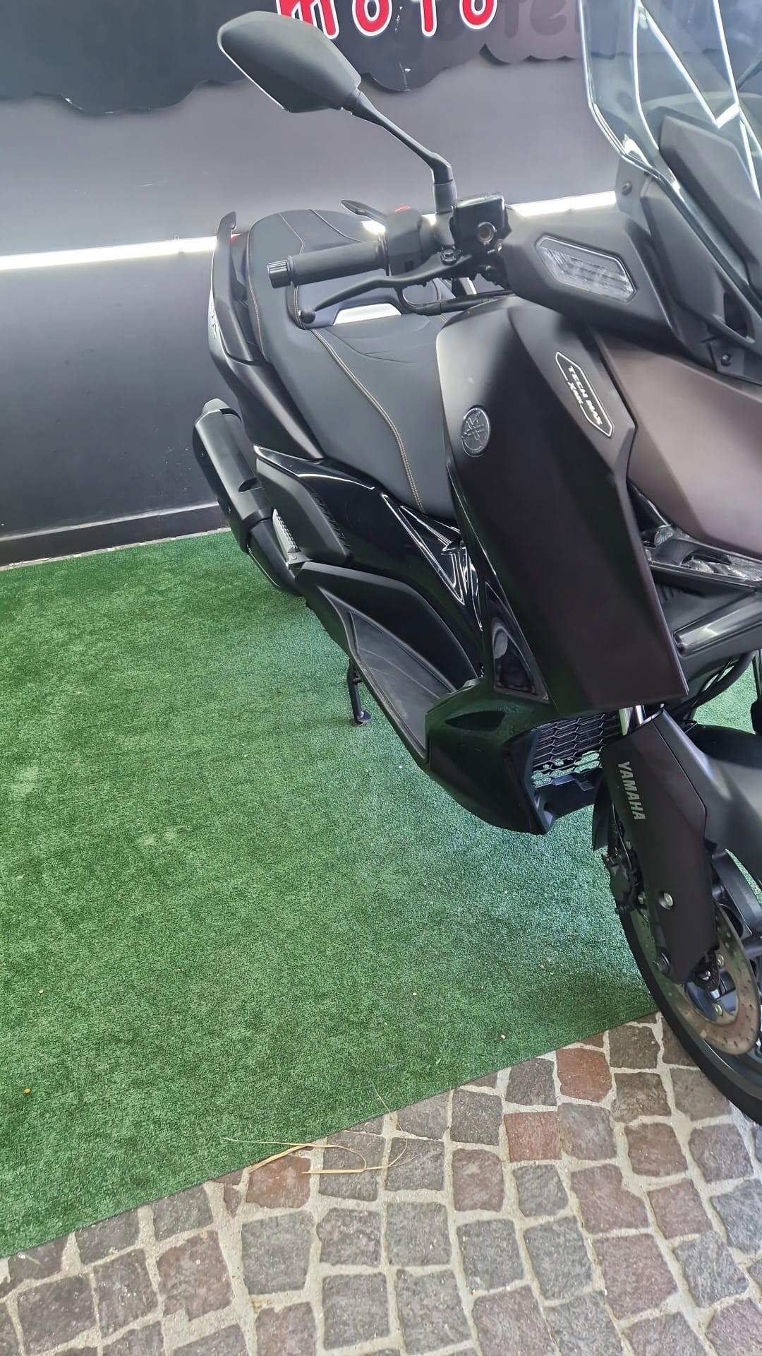 Yamaha X-Max 300