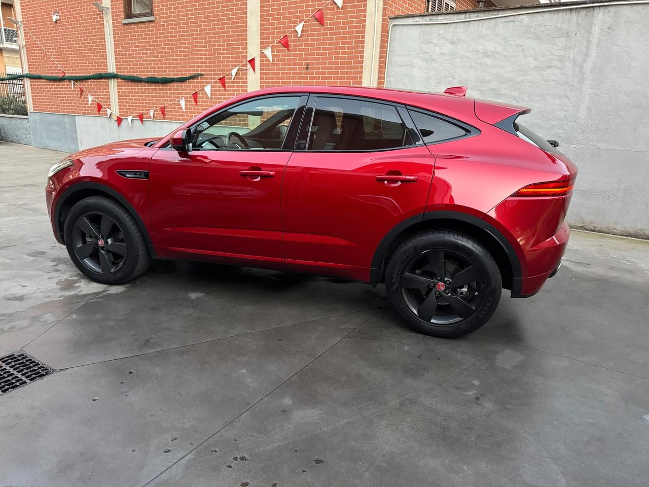 Jaguar E-Pace 2.0 AWD aut. R-Dynamic S