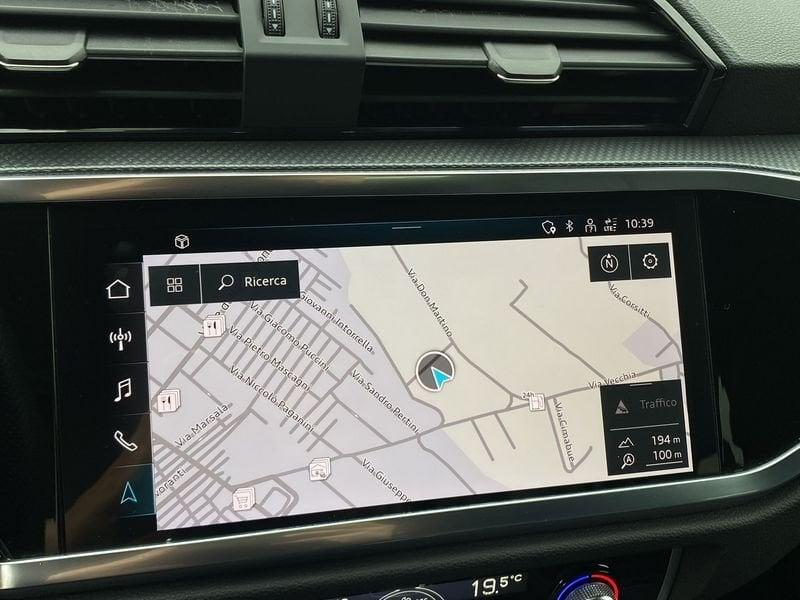 Audi Q3 Sportback S Line interno ed esterno 2.0 TDI 150CV s-tronic 35