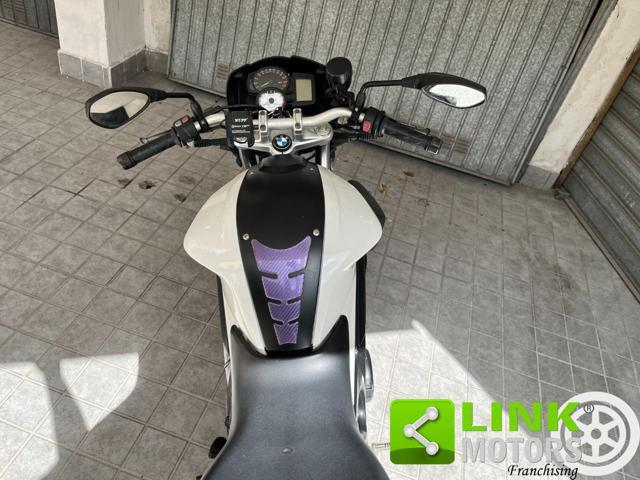 BMW F 800 R .