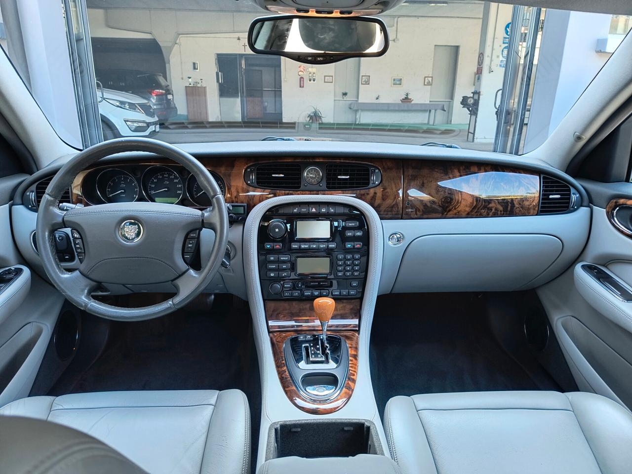 Jaguar XJ6 3.0 V6 Benzina Automatico