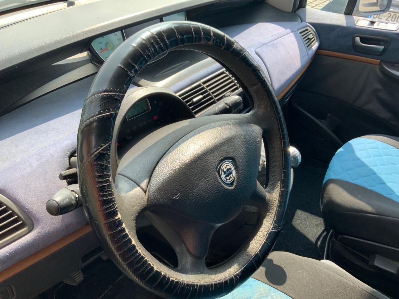 Lancia Phedra 2.2 jtd Emblema plus