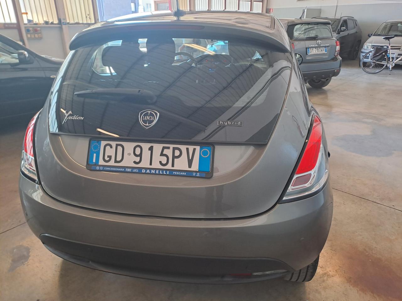 Lancia Ypsilon 1.0 FireFly 5 porte S&S Hybrid Ecochic Silver