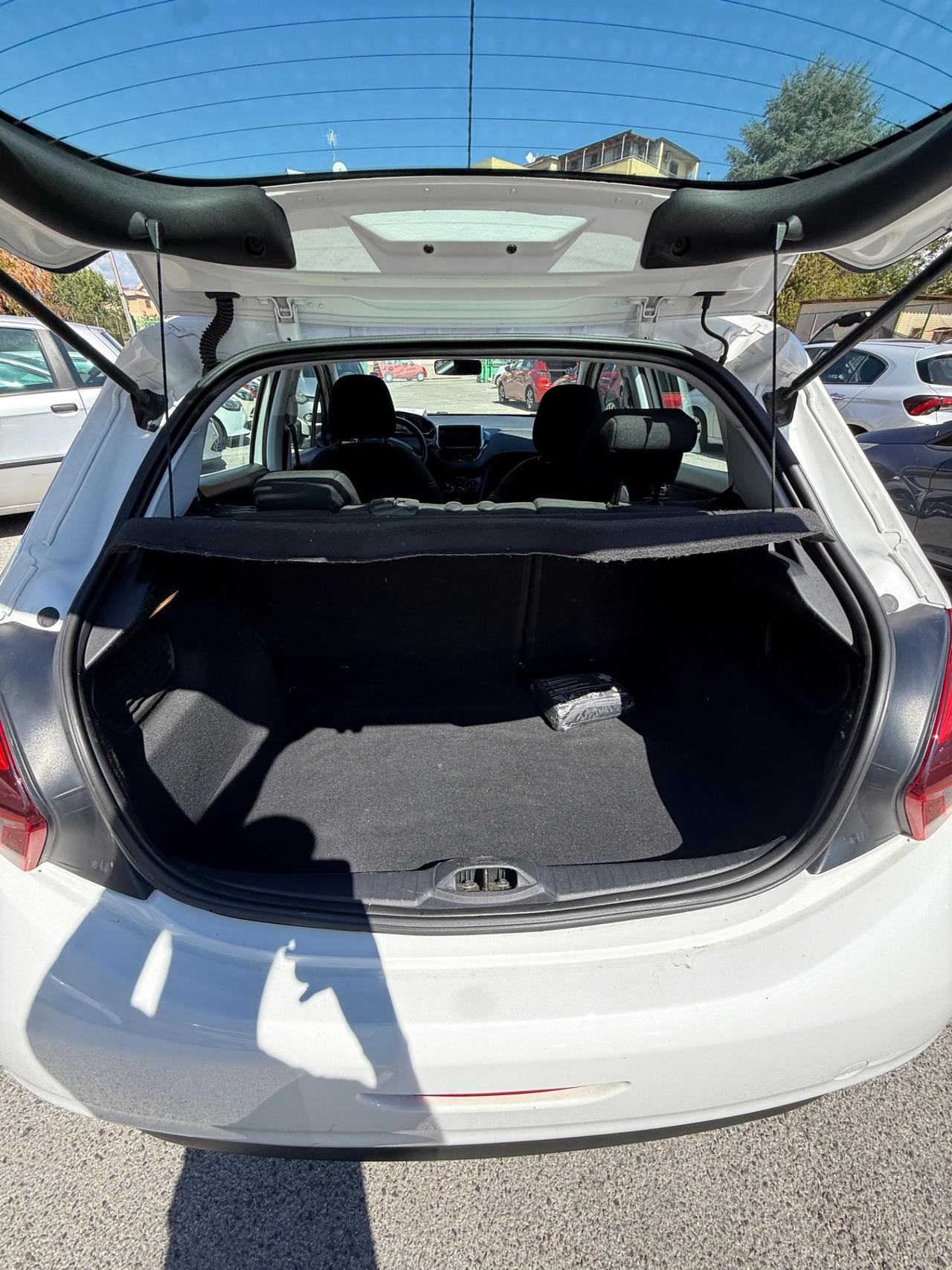 Peugeot 208 BlueHDi 1.6 75 5 porte Allure