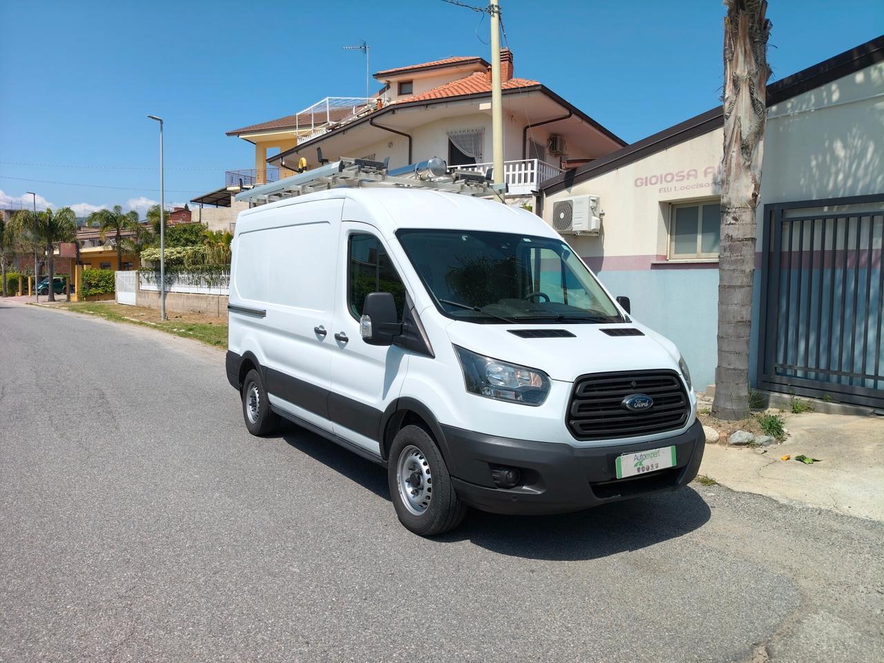 Ford Transit 2.0TDCi 130CV con allestimento