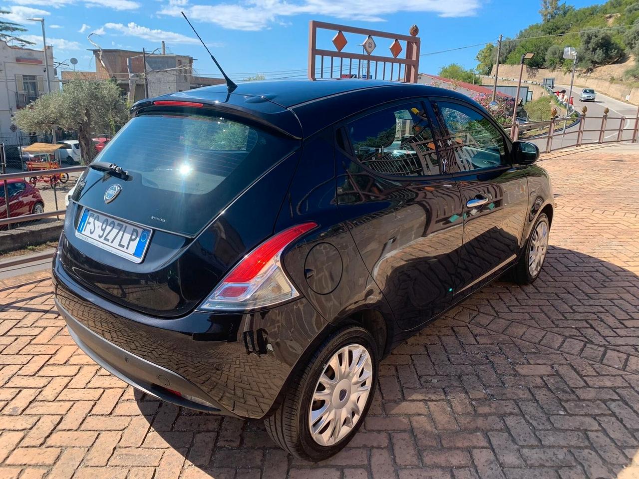 Lancia Ypsilon 0.9 TwinAir 85 CV 5 porte S&S Gold
