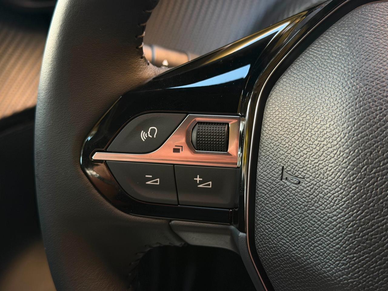 Peugeot 2008 1.2 100cv ALLURE