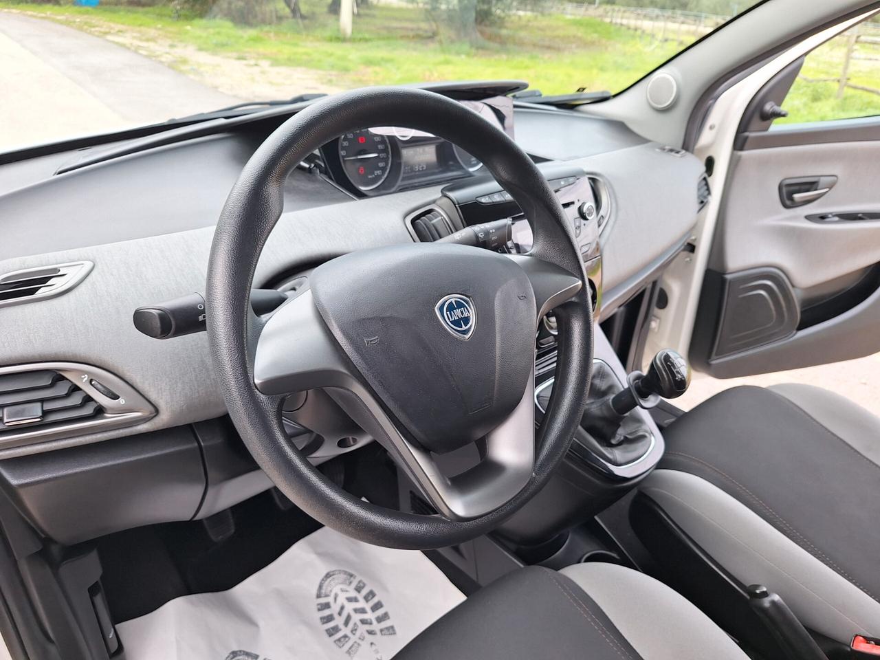 Lancia Ypsilon 1.2 69 CV 5 porte Silver PERFETTA