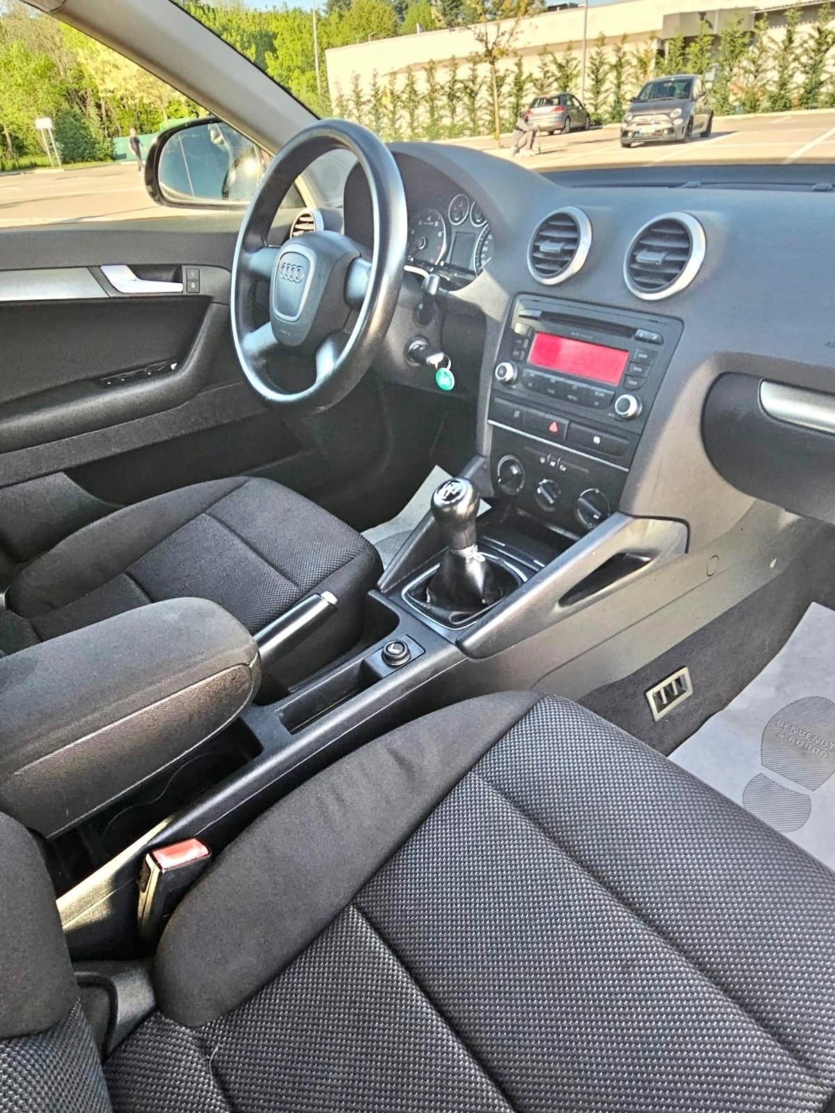 Audi A3 1.6 Ambiente Cerchi*Clima*Aux*Led