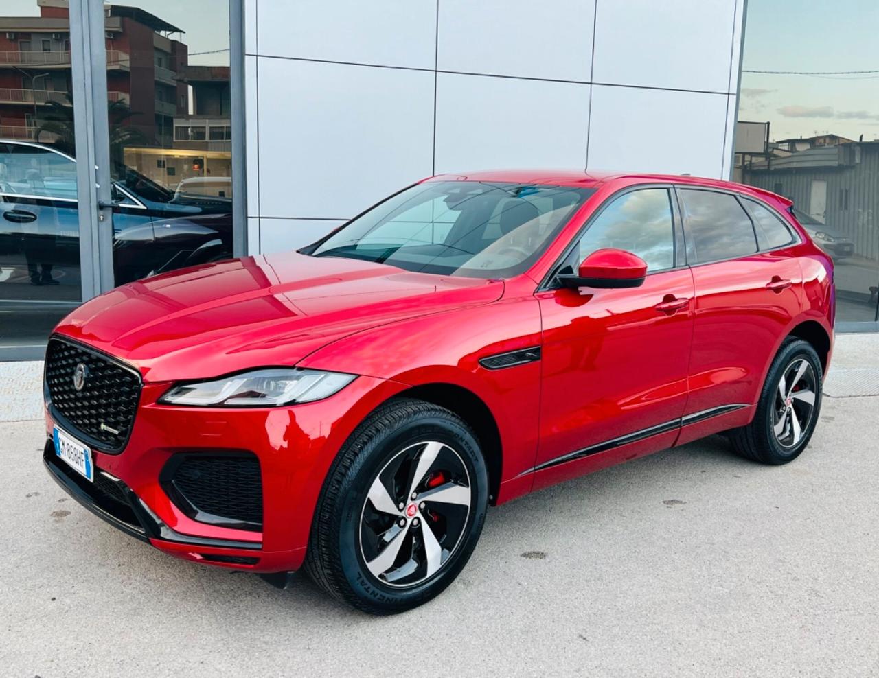 Jaguar F-Pace 2.0D R-Dynamic S possibilià noleggio no scoring