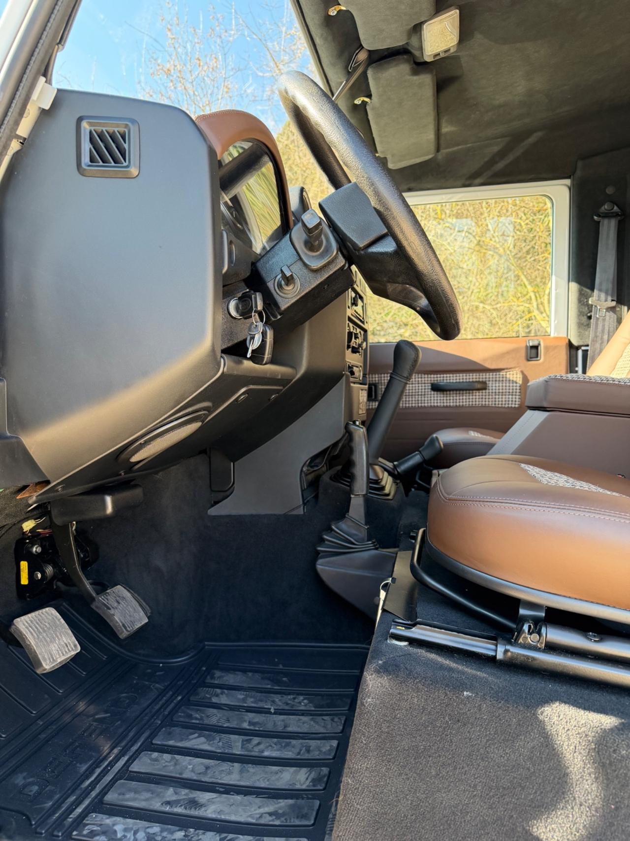 Land Rover Defender 90 2.4 TD4 Station Wagon SE N1