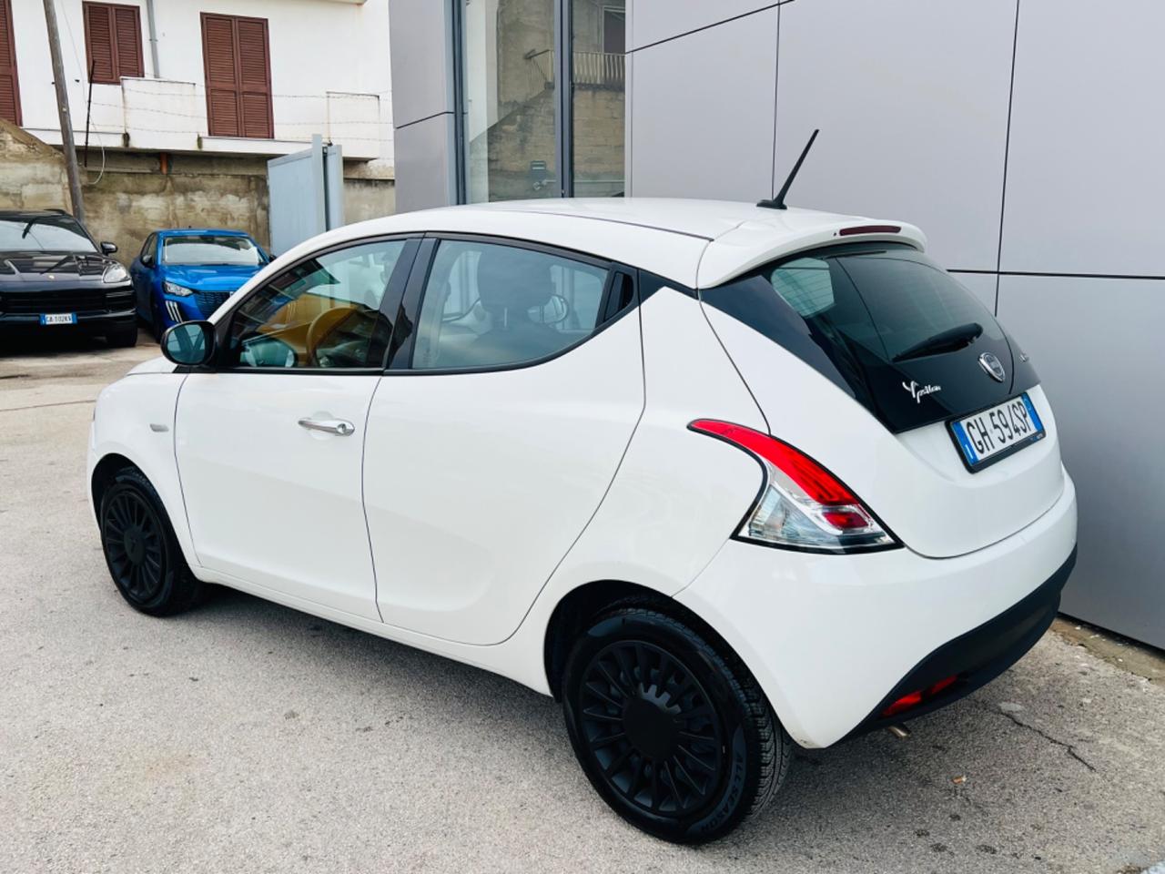 Lancia Ypsilon 1.0 Hybrid 70cv - anticipo €900 - proposta finanziamento