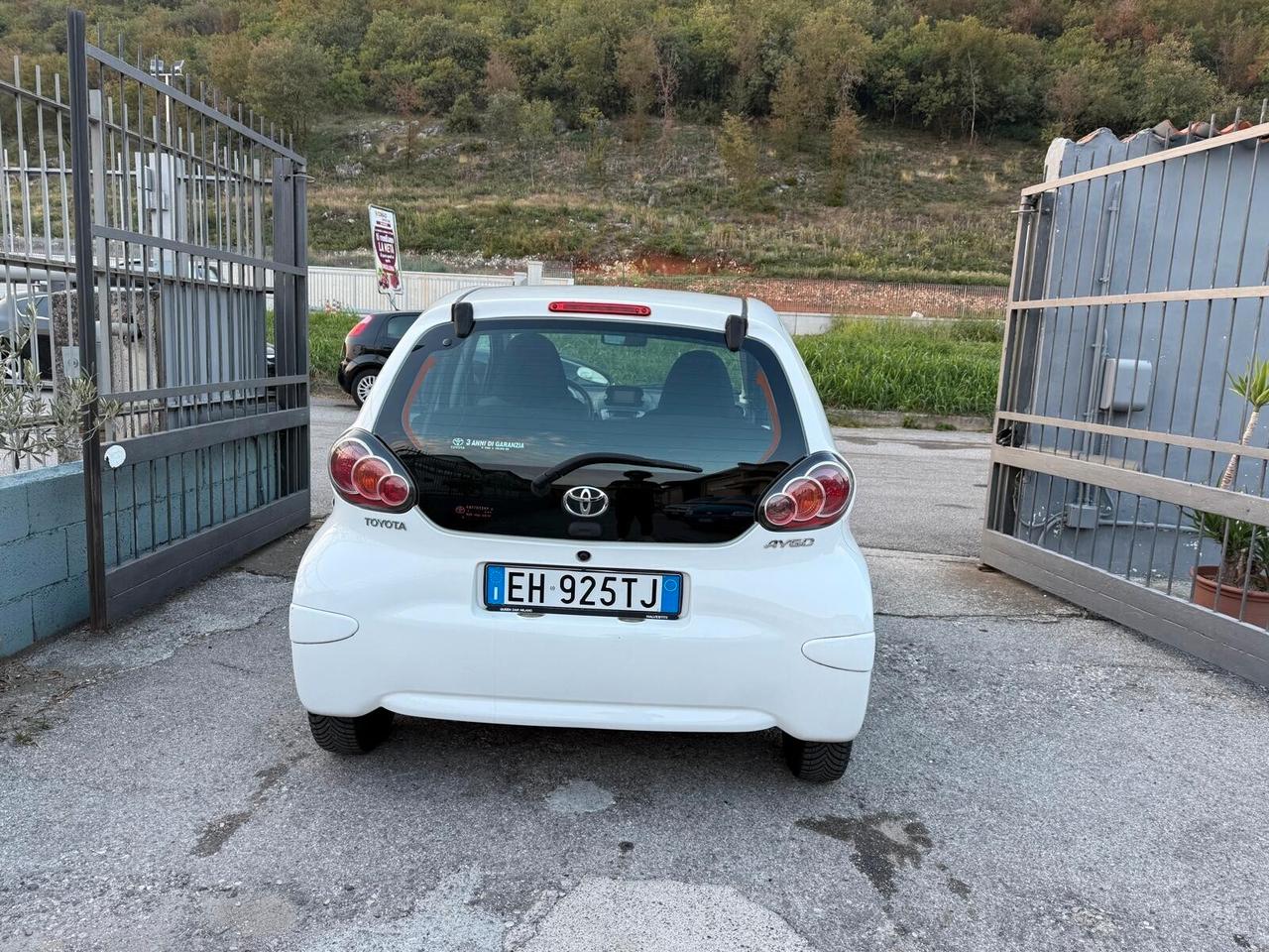Toyota AYGO 1.0 5 porte Deep Ocean Connect PERFETTA