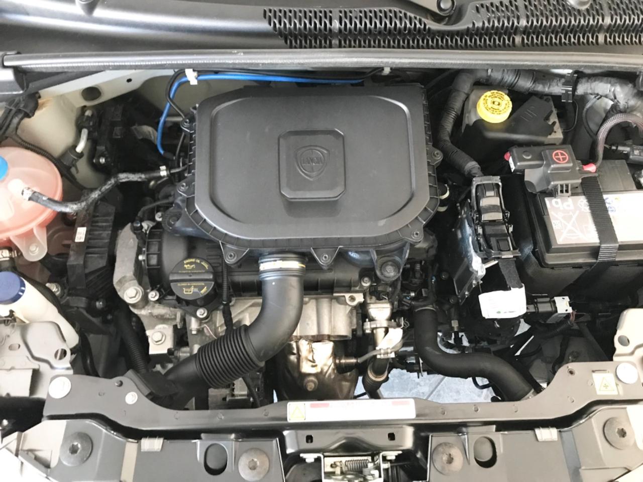 Lancia Ypsilon 1.0 FireFly 5 porte S&S Hybrid Platino