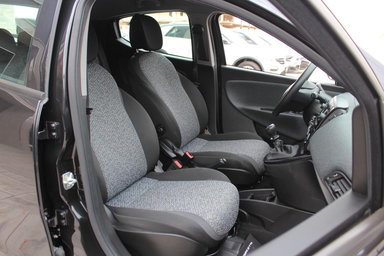 Lancia Ypsilon 1.0 FireFly 5 porte S&S Hybrid Ecochic Silver