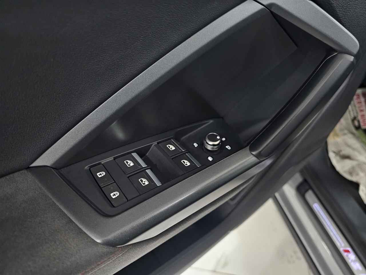 NUOVA AUDI RSQ3 SPORTBACK 2.5 BENZ 400CV S-TRONIC BLACKLINE