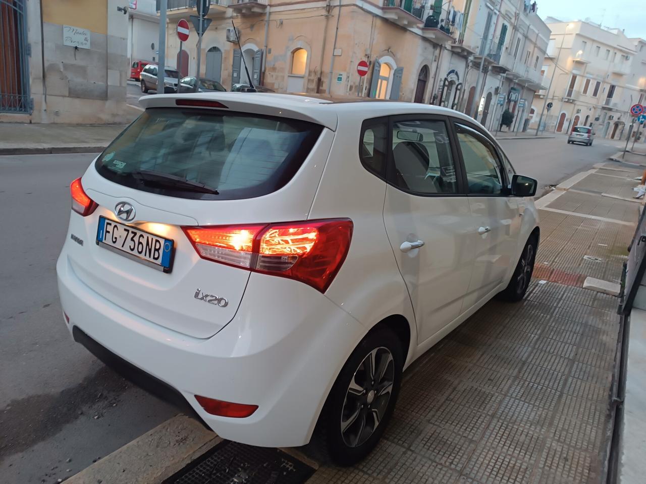 Hyundai iX20 1.4 CRDI 90 CV XPOSSIBLE TETTO APRIBILE FULL