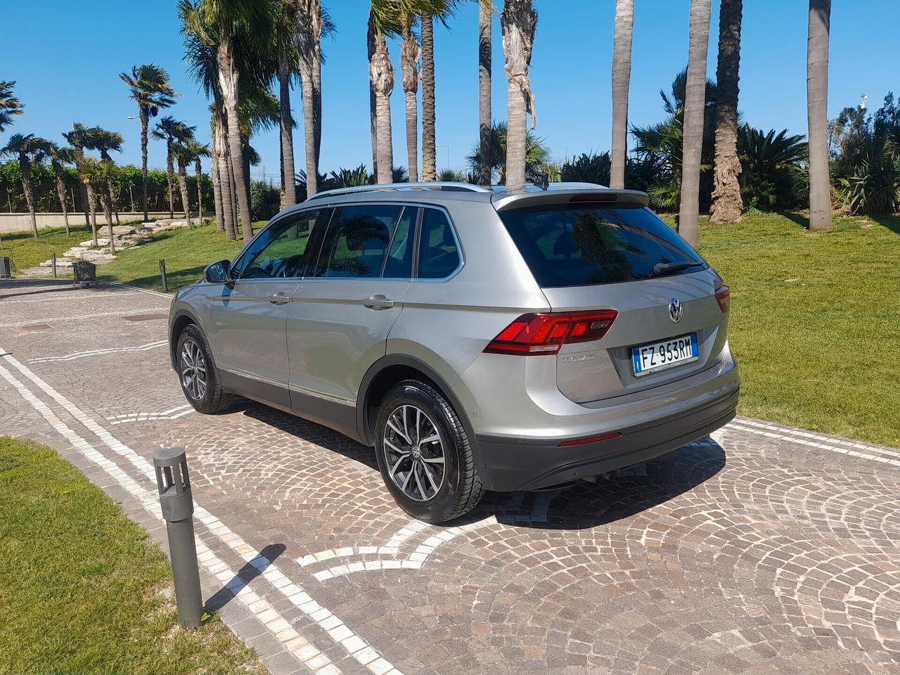 Volkswagen Tiguan 2.0 TDi DSG *FULL OPT* daVETRINA