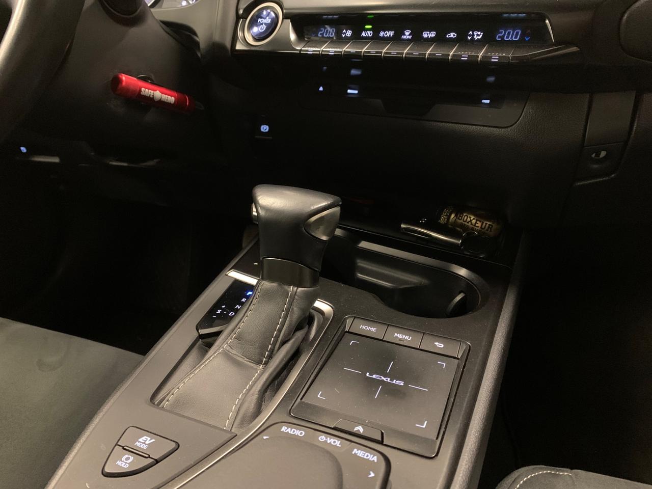 Lexus UX Hybrid 4WD Luxury 2.0 CV 184