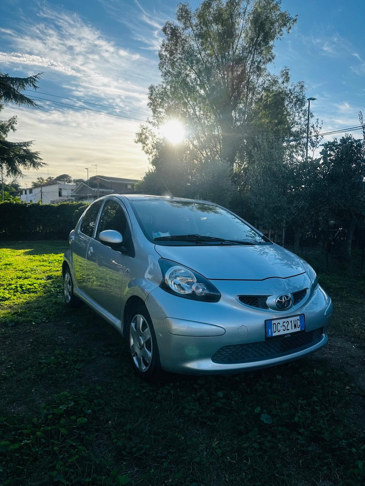 Toyota Aygo 1.0 12V VVT-i 5 porte Sol