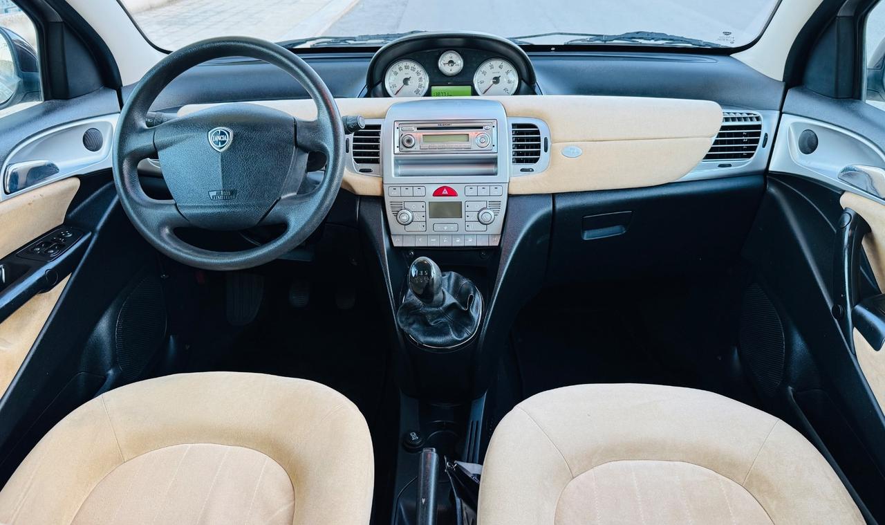 Lancia Ypsilon 1.3 MJT 75 CV Unyca