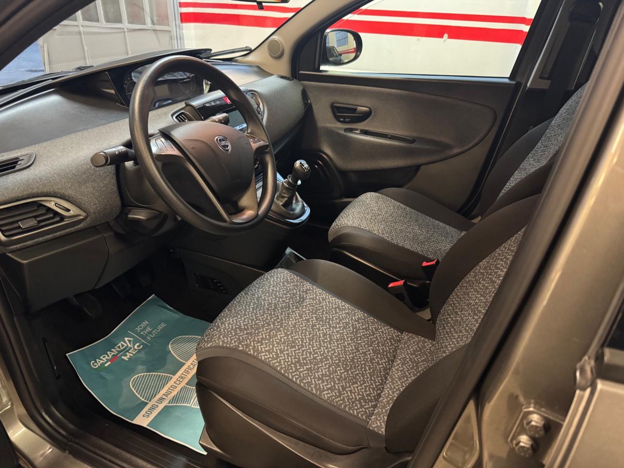 Lancia Ypsilon 1.0 FireFly 5 porte S&S Hybrid Silver Plus