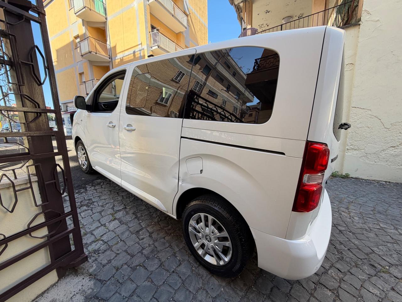 Peugeot Traveller BlueHDi 120 S&S Compact Business