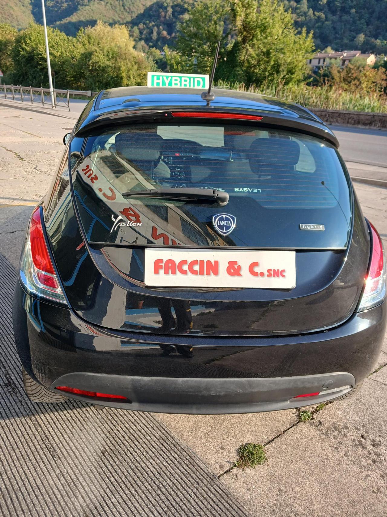 Lancia Ypsilon 1.0 FireFly 5 porte S&S Hybrid Ecochic Silver