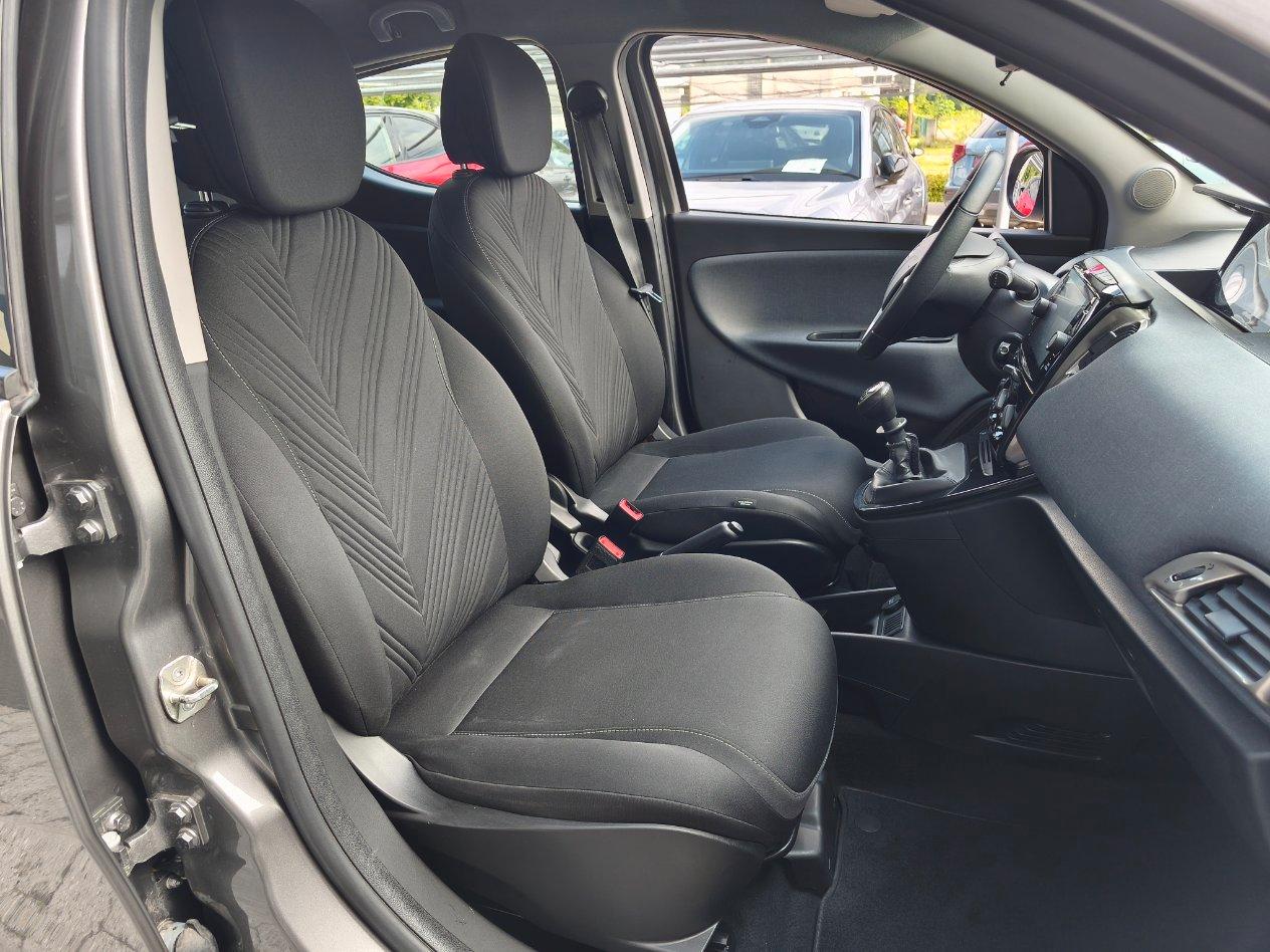 Lancia Ypsilon 1.0 hybrid Gold 70cv (5 POSTI + NAV) OK NEOPATENTATI