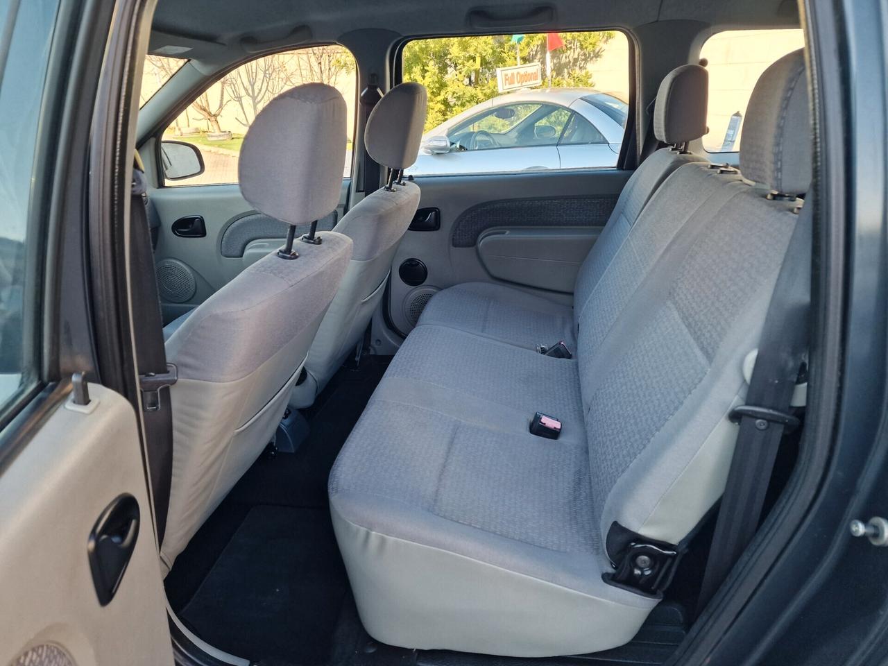 Dacia Logan 1.6 benzina 105cv 7 POSTI