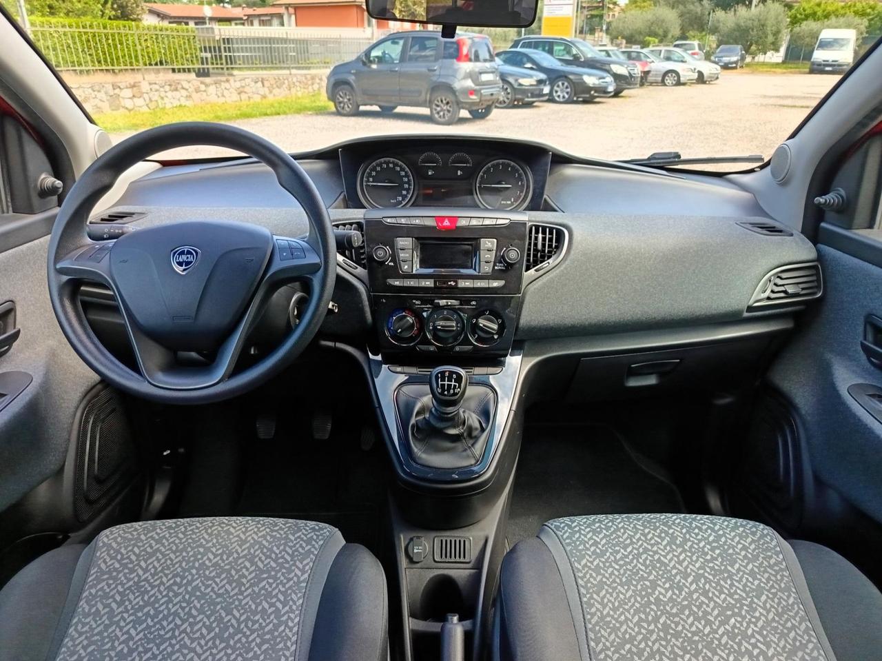 Lancia Ypsilon 1.0 firefly hybrid Ecochic hybrid