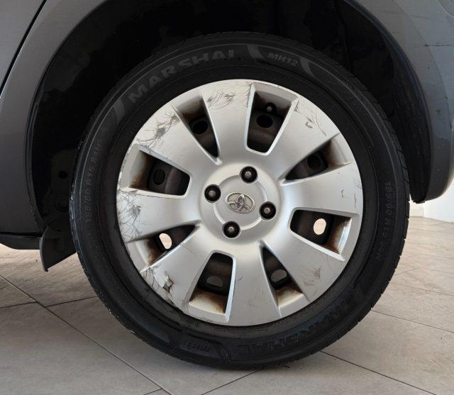 TOYOTA Yaris 1.0 5 porte Luxury pack