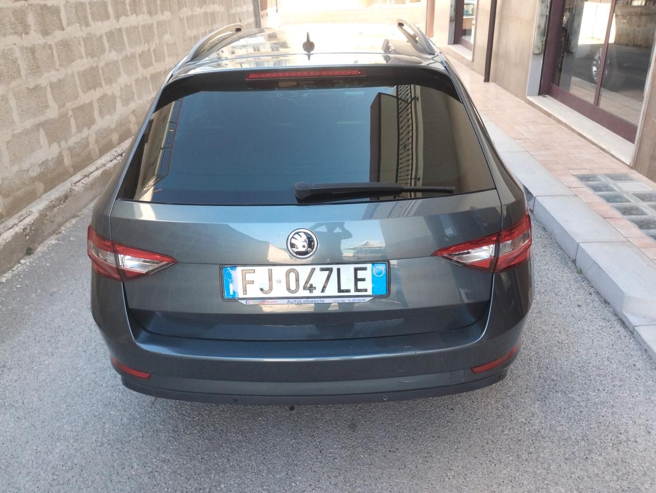 Skoda Superb 2.0 TDI DSG Wagon Style