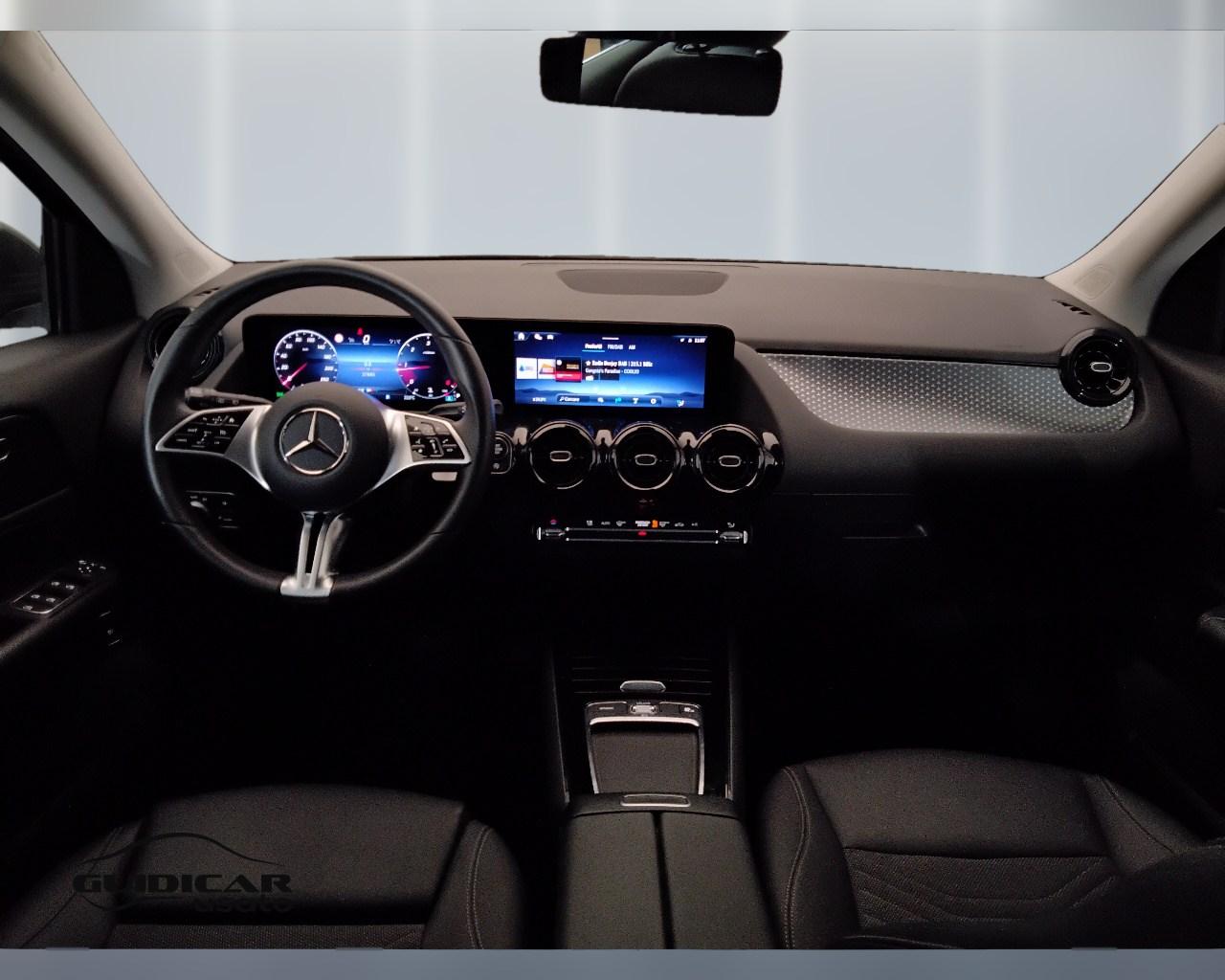 Mercedes-Benz GLA-H247 2023 - GLA 180 d Advanced auto