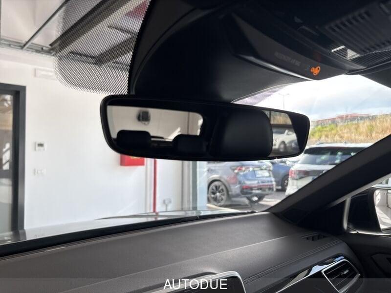 Volkswagen T-Roc 1.0 TSI R-LINE 115 CV