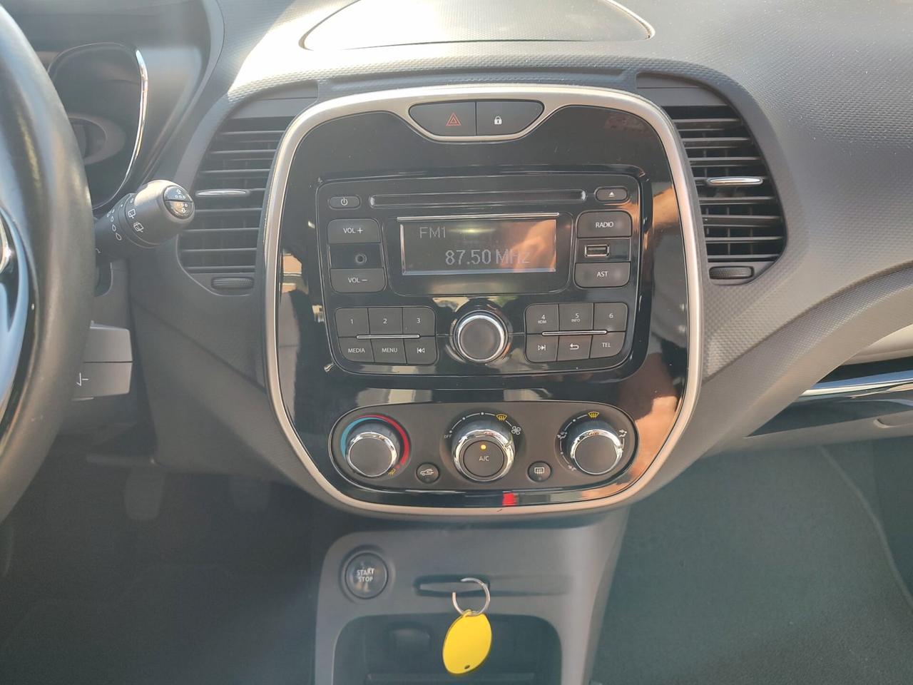 Renault Captur 0.9 TCe 12V 90 CV Start&Stop Live, VEICOLO EURO 5B, OK NEOPATENTATI, GARANZIA L.12 MESI