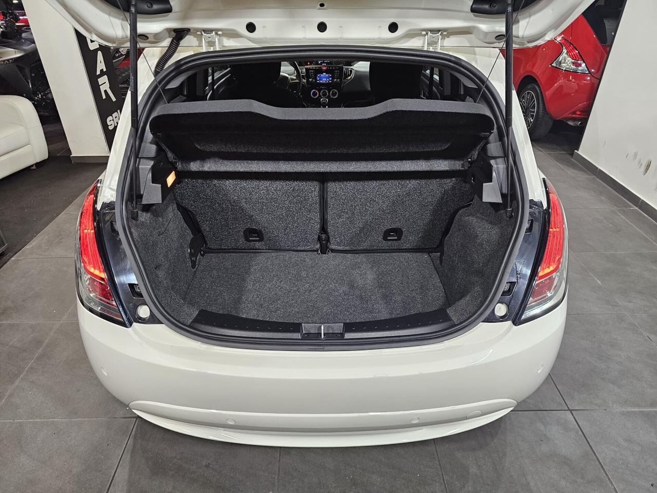 Lancia Ypsilon 1.2 69 CV Gold (29.000km)