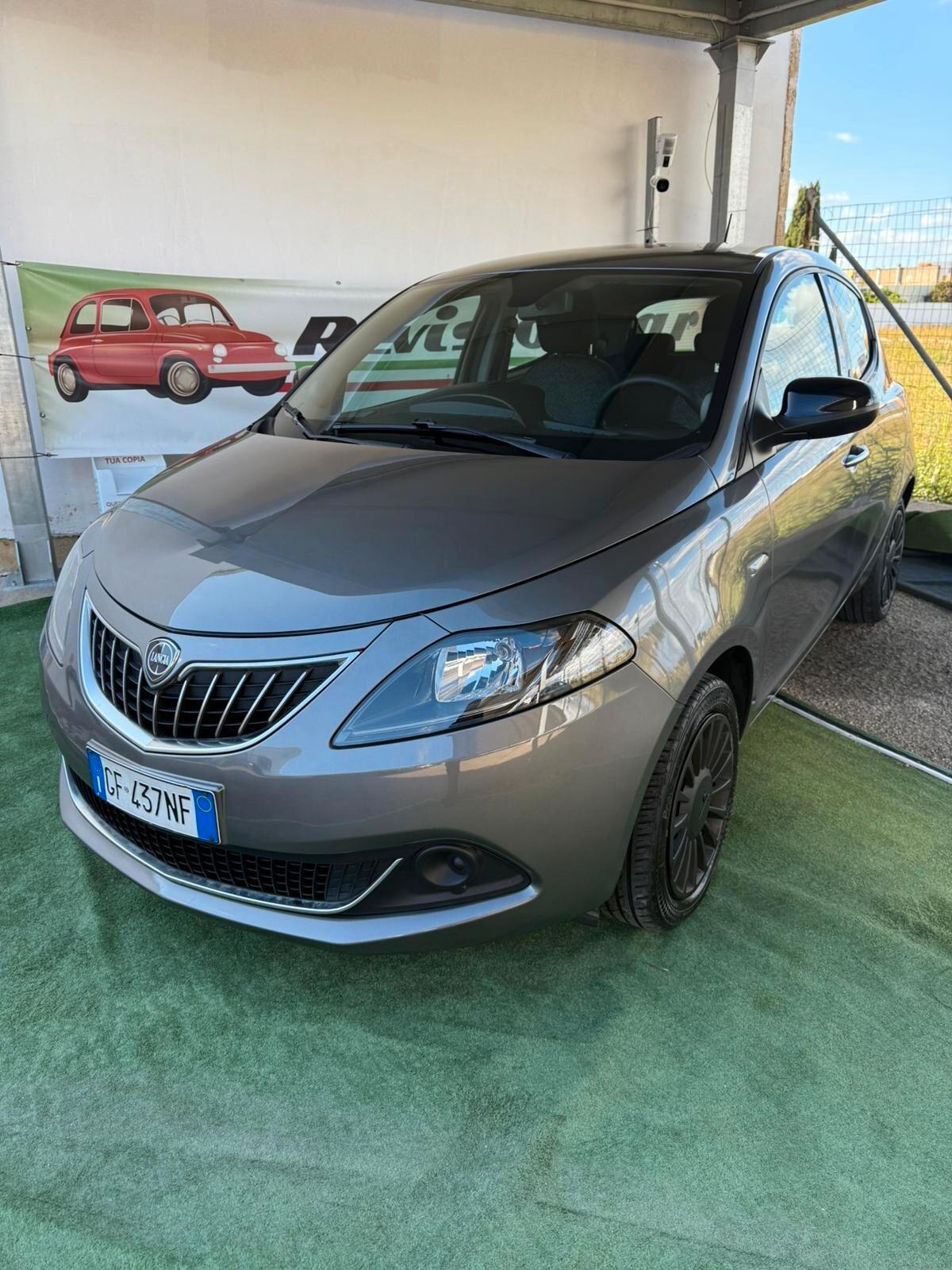 Lancia Ypsilon 1.0 FireFly 5 porte S&S Hybrid Ecochic Silver