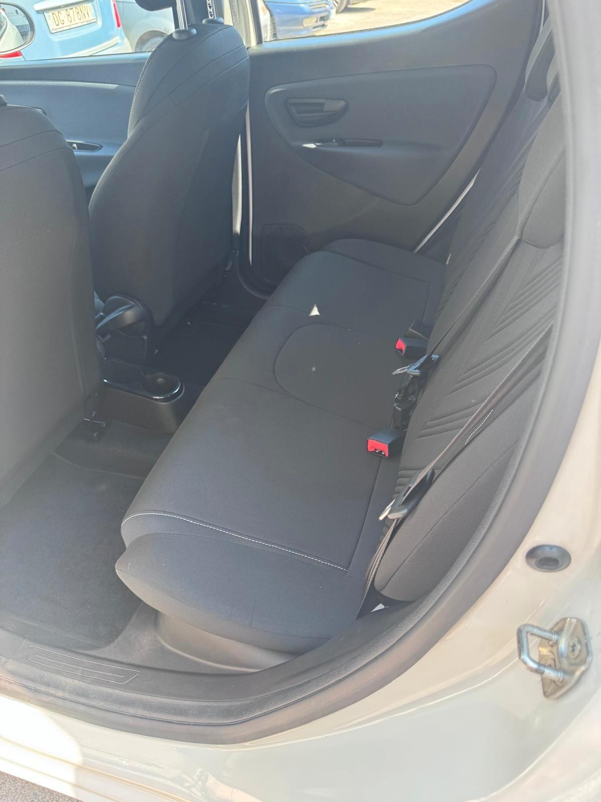Lancia Ypsilon 1.0 FireFly 5 porte S&S Hybrid Gold